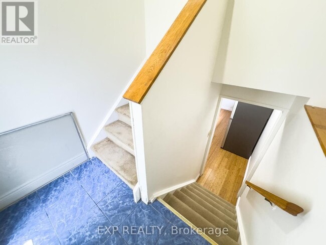 Photo du bâtiment - 222 Castlefrank Rd