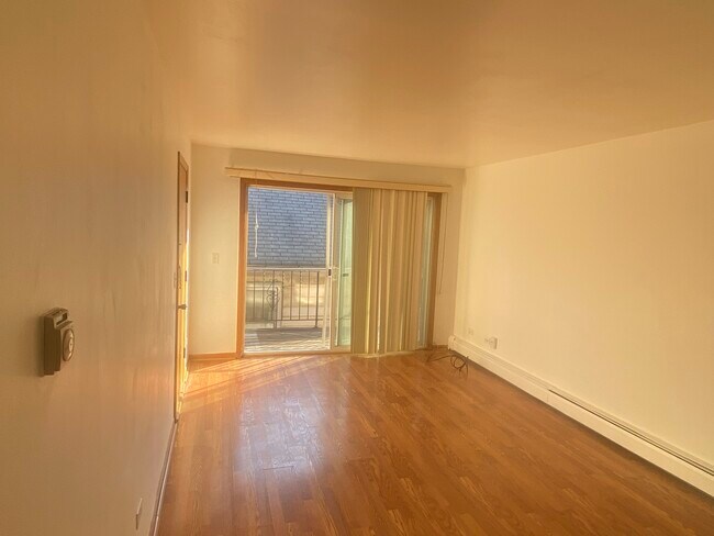 Foto del edificio - 3553 N Neenah Ave