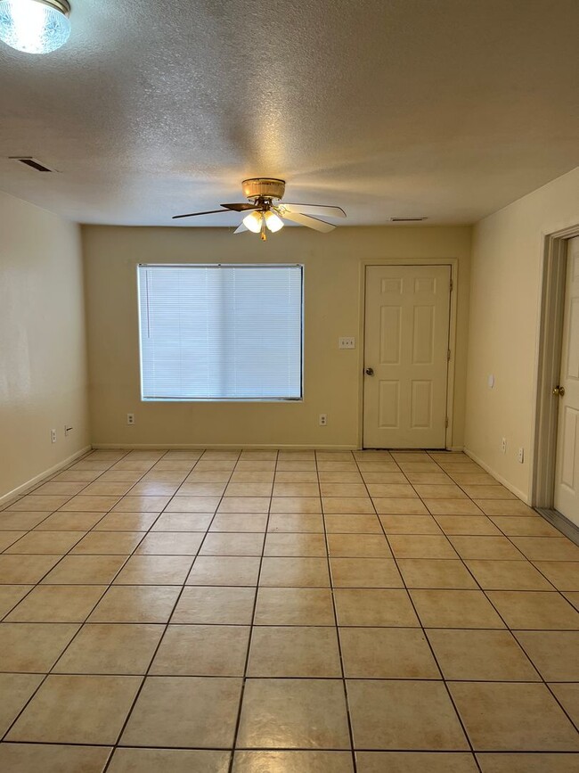 Building Photo - 6068 N Peak Cir