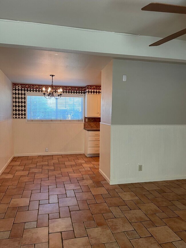 Foto del edificio - Updated 3/2/1 in great area with over-the-...