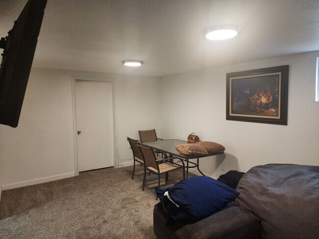 Foto del edificio - Charming basement apartment