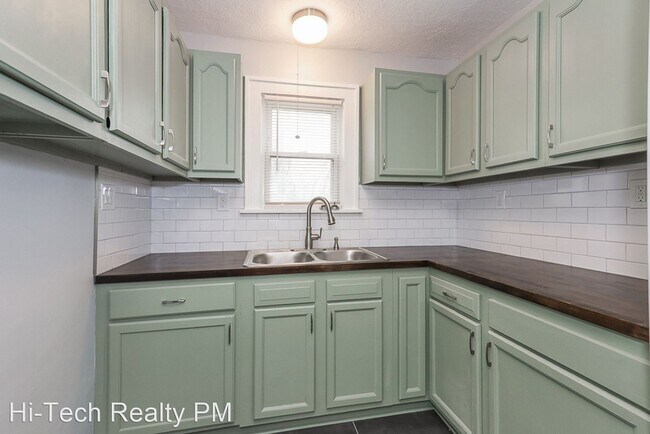 Building Photo - 3 br, 1 bath House - 13411 SOUTH PARKWAY DR