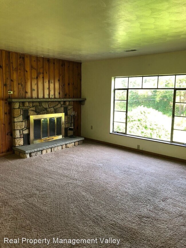 2 br, 1 bath House 8946 Teays Valley Road House Rental in Teays