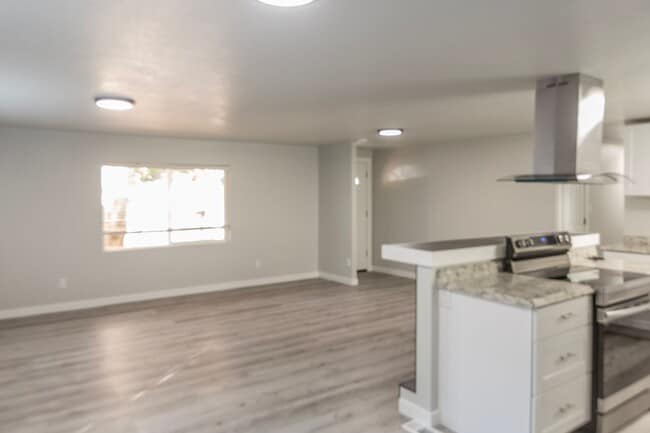 Building Photo - 3 Bedroom 2 Bath NE Salem home is availabl...