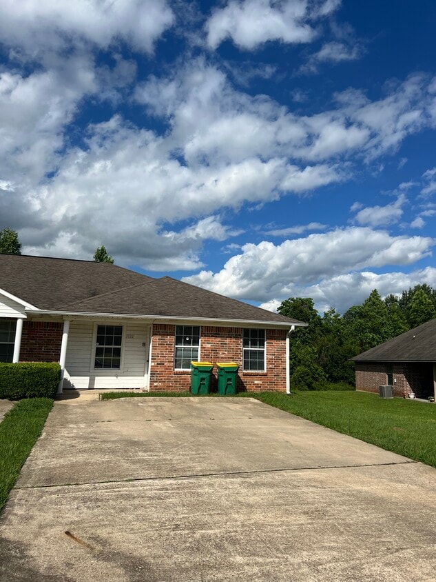 5122 Galloping Way, Texarkana, TX 75503 Townhome Rentals in Texarkana