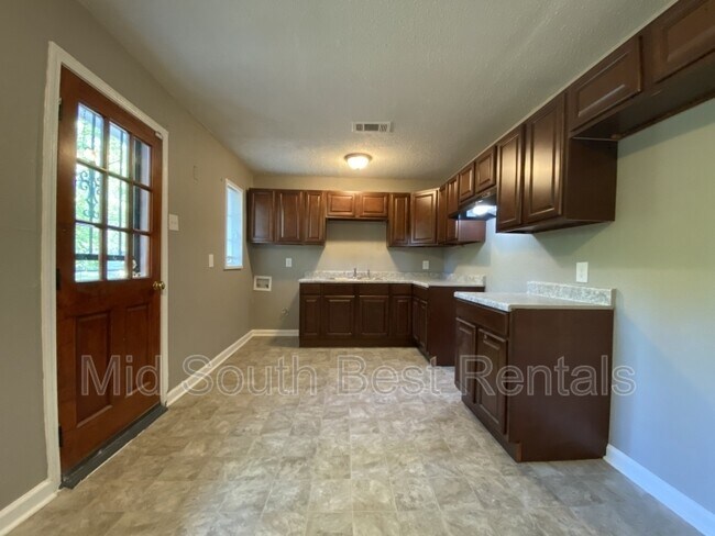 Foto del edificio - 668 Delta Rd