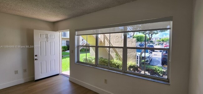 Foto del edificio - 8660 NW 5th Terrace