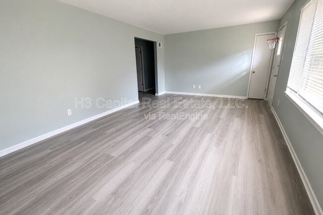Photo - 202 S Hilgard St House