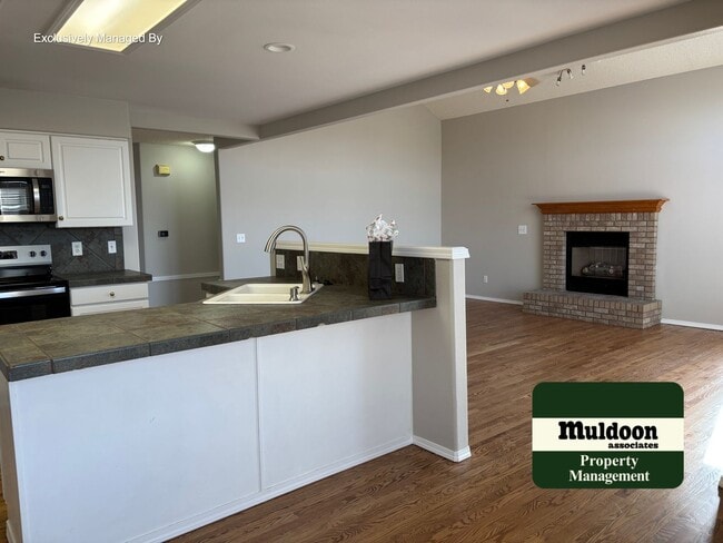 Foto del edificio - Coming soon!! Nice 6 Bedroom Home in Briargate!