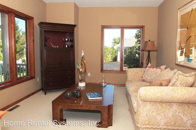 Building Photo - 721 Sandstone Cir