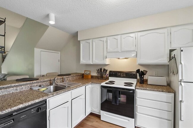 Building Photo - 341 Samoa Dr