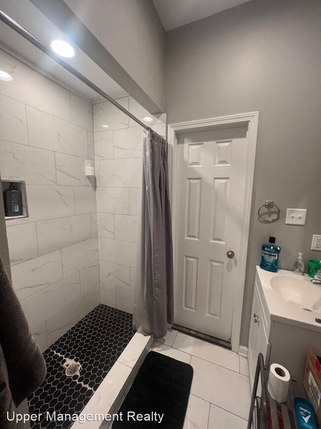 Building Photo - 4 br, 2.5 bath Apartment - 7414 Burthe Str...