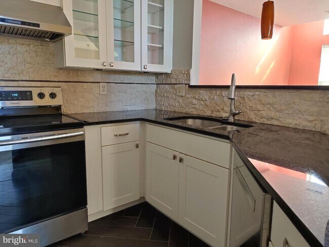 Foto del edificio - 7671 Coachlight Ln