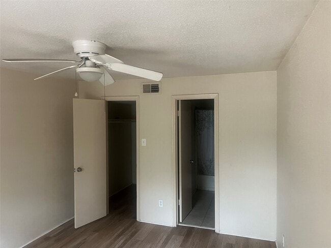 Building Photo - 10737 Braes Bend Dr