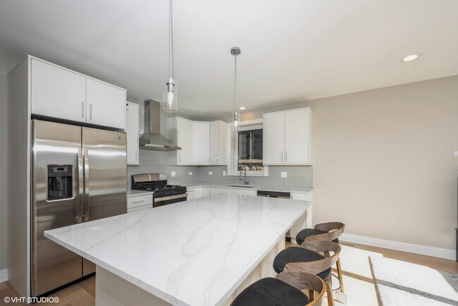 Foto del edificio - 2238 W Warren Blvd