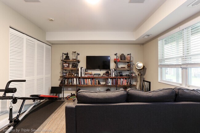 Foto del edificio - 1540 N Greenview Ave