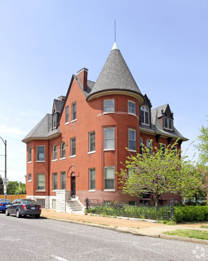 Foto principal - 3900 Westminster Pl