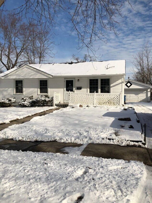 Primary Photo - 3 bedroom, 1 bathroom Ranch in Steger, IL