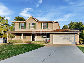 Building Photo - 15 Churchill Manor Ct