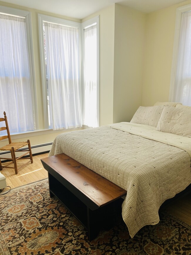 Bedroom with Queen bed - 238 State St