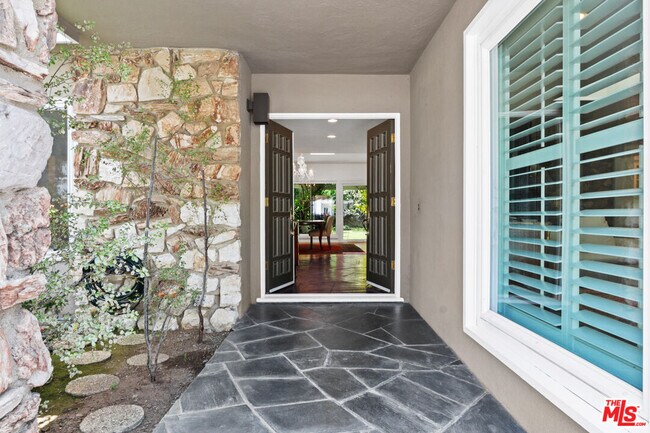 Building Photo - 2065 San Ysidro Dr