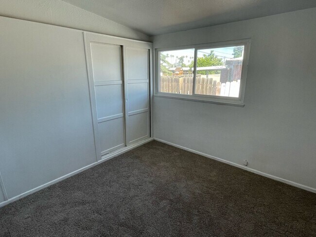 Building Photo - Nice Single Story Home