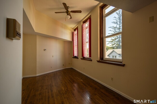 Foto del edificio - 58 Woodley Ct