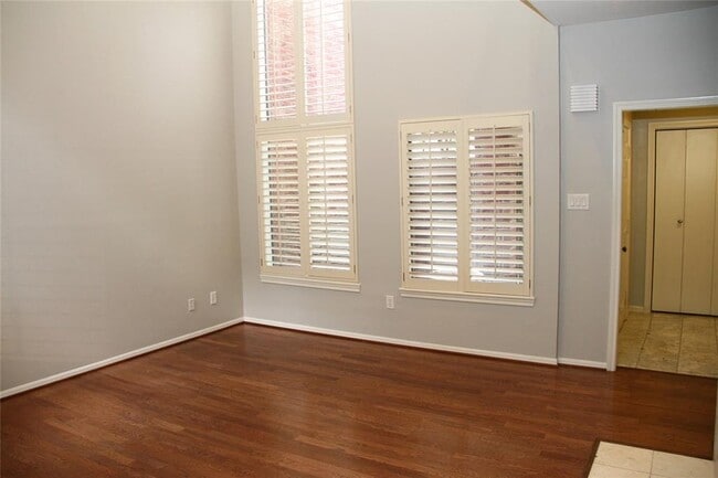 Building Photo - 7447 Cambridge St