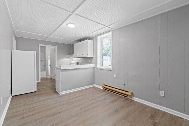 Building Photo - 427 Circle Dr