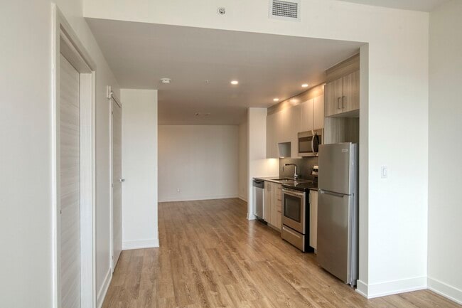 Building Photo - 30 Saint-Joseph Est