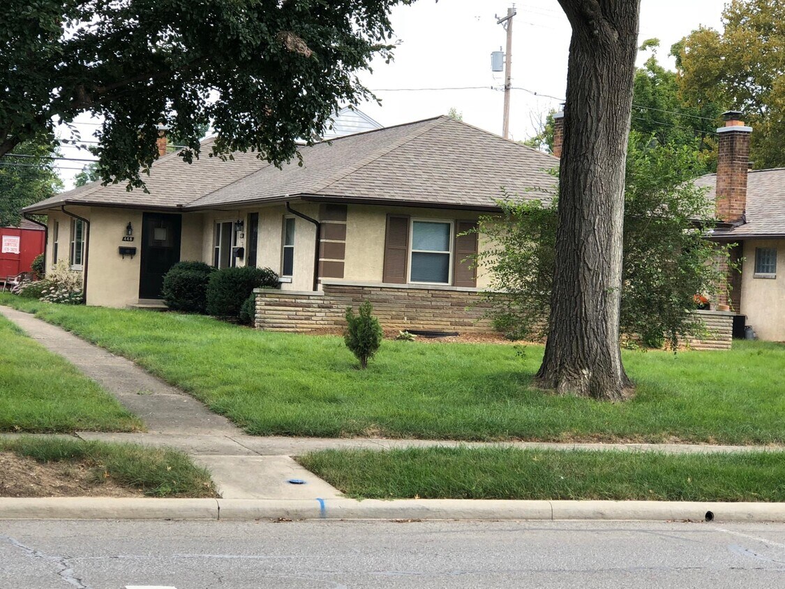 Foto principal - 452 N Cassady Ave