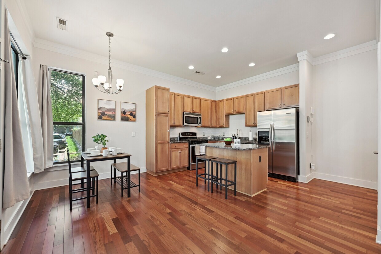 Foto del edificio - 956 Warren Burgess Ln