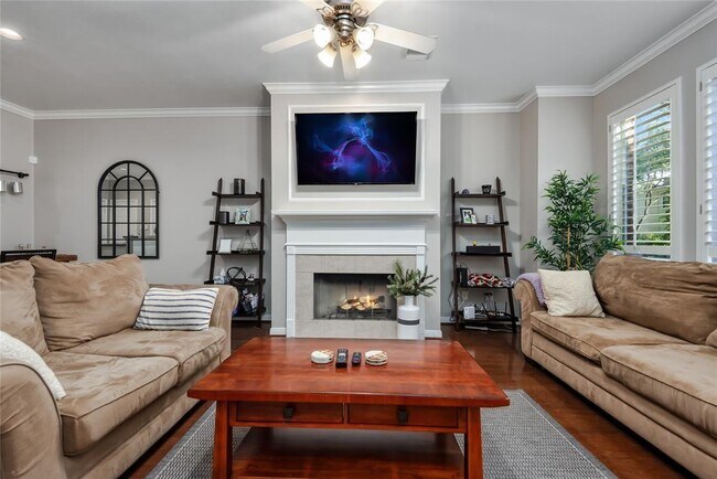 Foto del edificio - 711 W Heights Hollow Ln