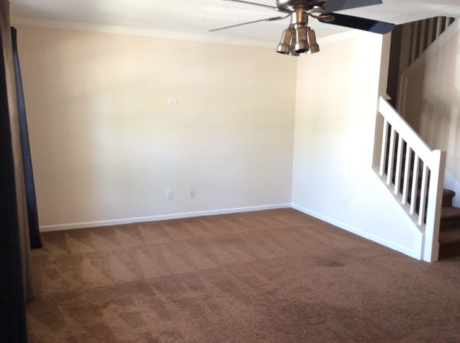 Building Photo - 6049 Leek Ct