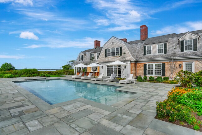 Foto del edificio - 65 Butler's Cove Rd