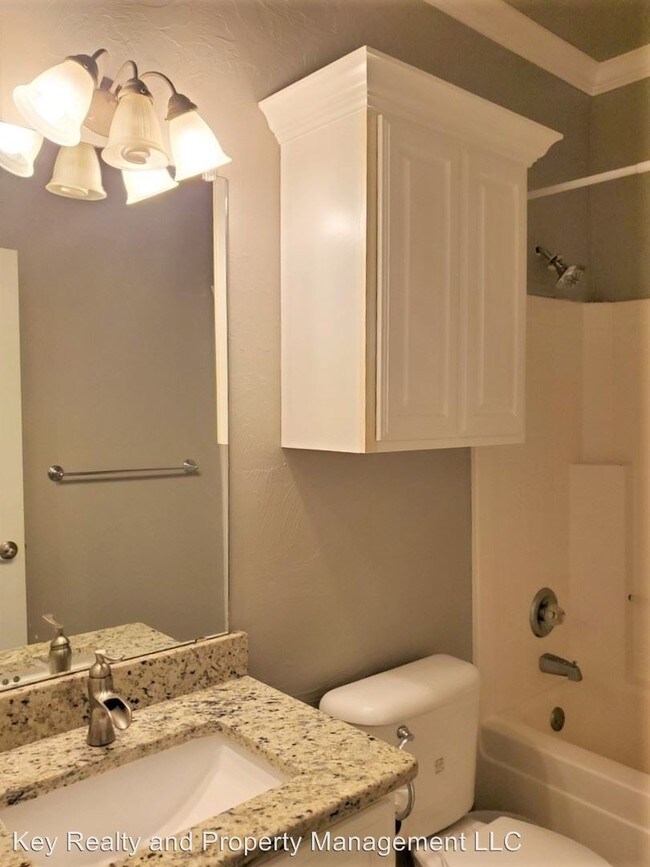 Building Photo - 2630 Silvertree Dr