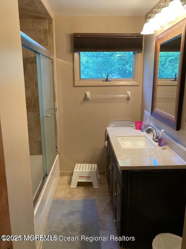 Foto del edificio - 2 Lloyd Pl