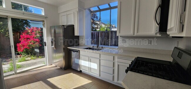 Foto del edificio - 5435 Quebec Common