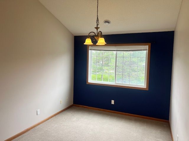 Building Photo - Charming and spacious 3 bedroom townhome