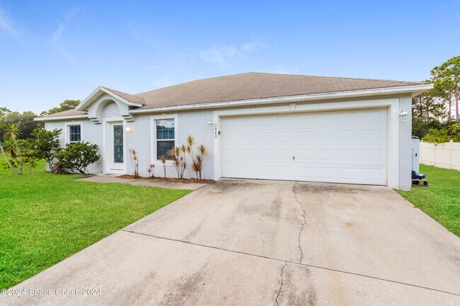 Foto del edificio - 3042 Tazewell Ave SE