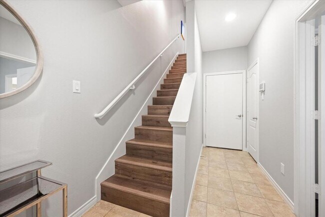 Foto del edificio - Welcome Home to the Heart of Addison!