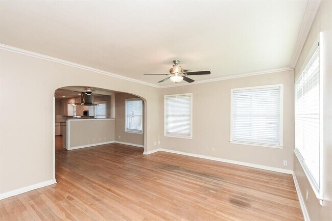 Building Photo - 1009 Tabor St