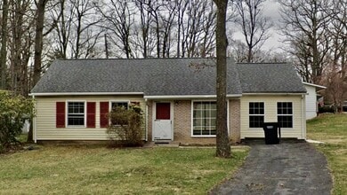 Building Photo - 1940 N Oak Ln