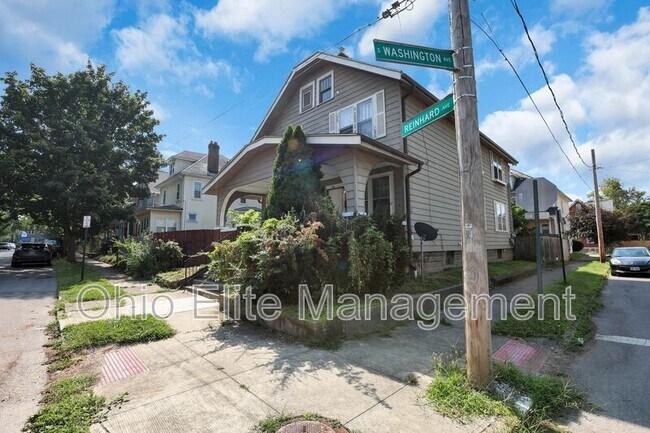 Foto del edificio - 463 Reinhard Ave