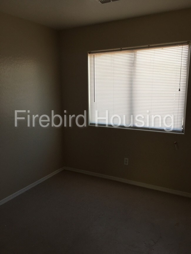 Building Photo - 1338 W Sherman St