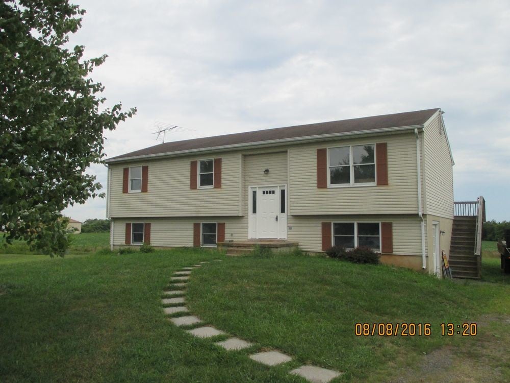 Primary Photo - Bealton Home for rent
