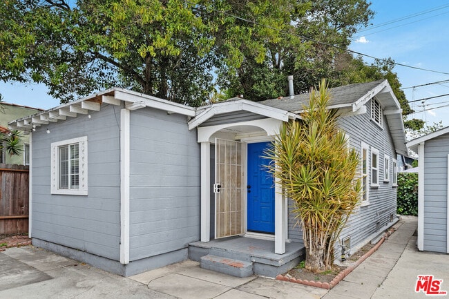 Foto del edificio - 2738 Cloverdale Ave