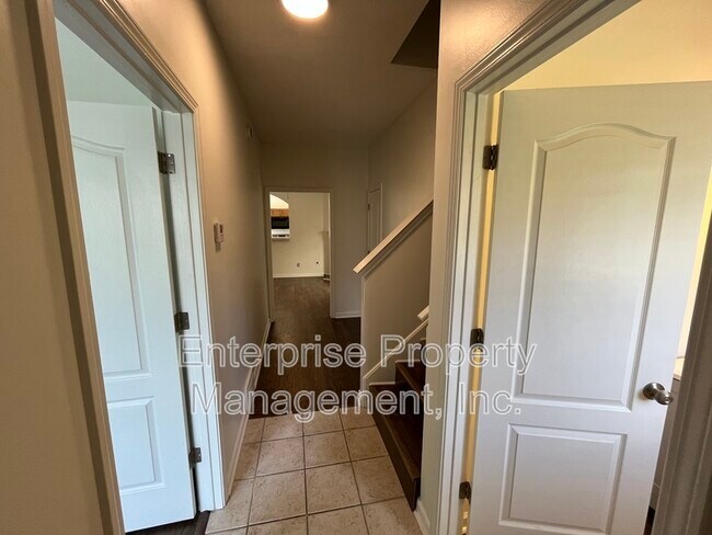 Building Photo - 10174 Sorrento Pl