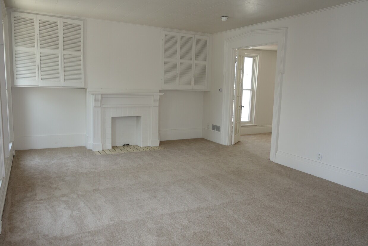 Primary Photo - 309 W 9th St