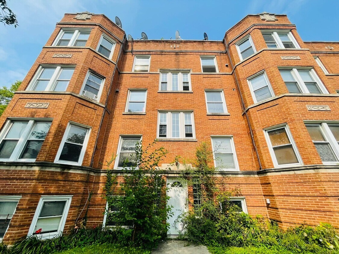 Primary Photo - 2300 W Granville Ave